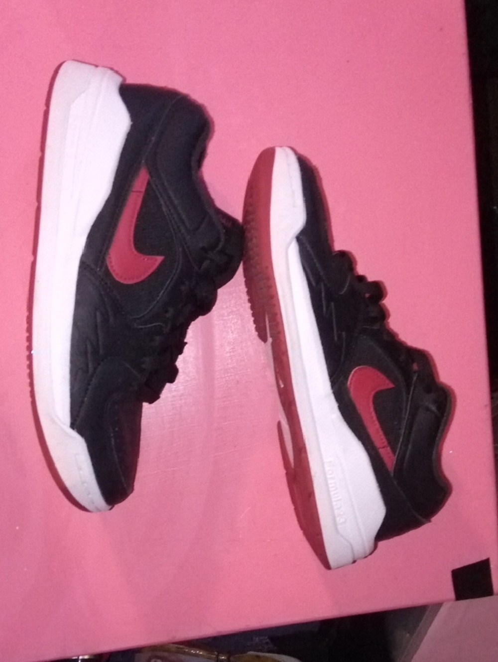Nike Kids Black and Red Low-Top Sneakers